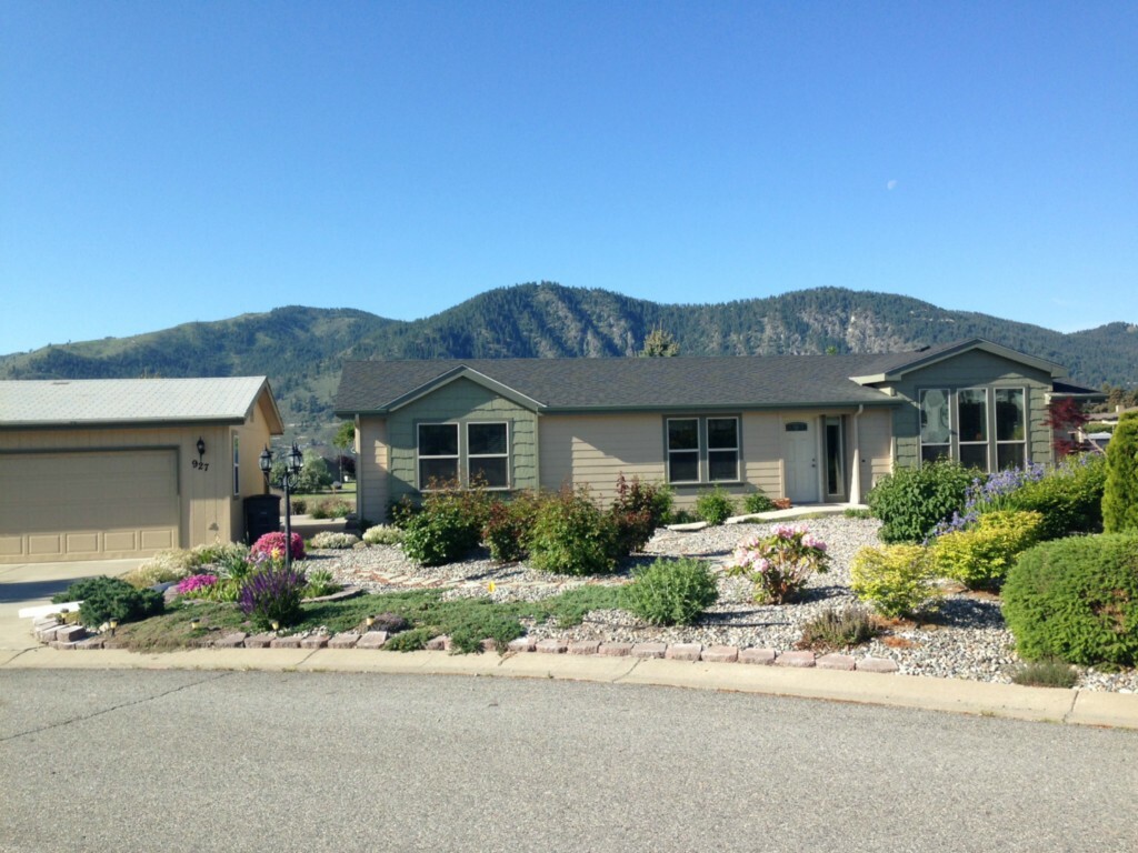 Property Photo:  927 Sunrise Dr  WA 98831 