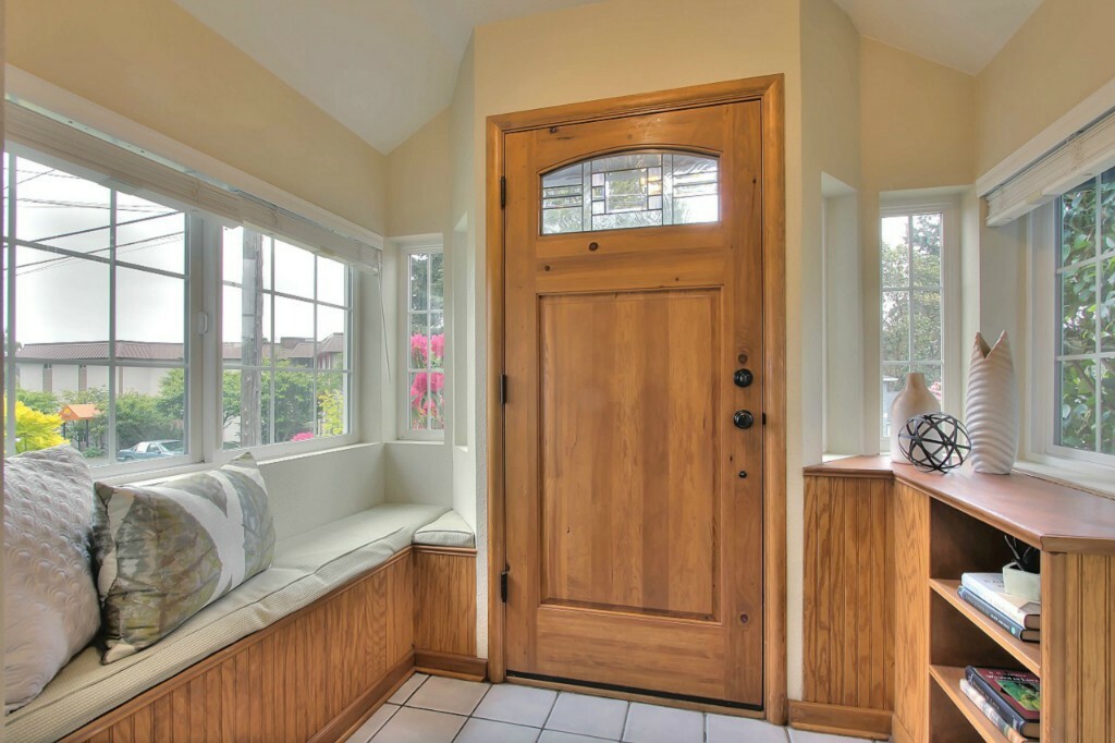 Property Photo: 3524 SW Ocean View Dr WA 98146