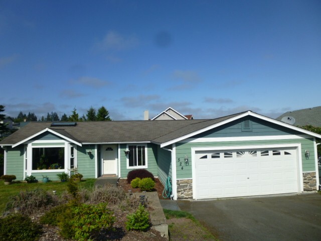 Property Photo:  524 Golf Course Rd  WA 98362 