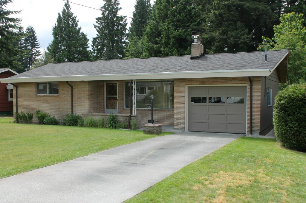 Property Photo:  406 Rose Wy  WA 98203 