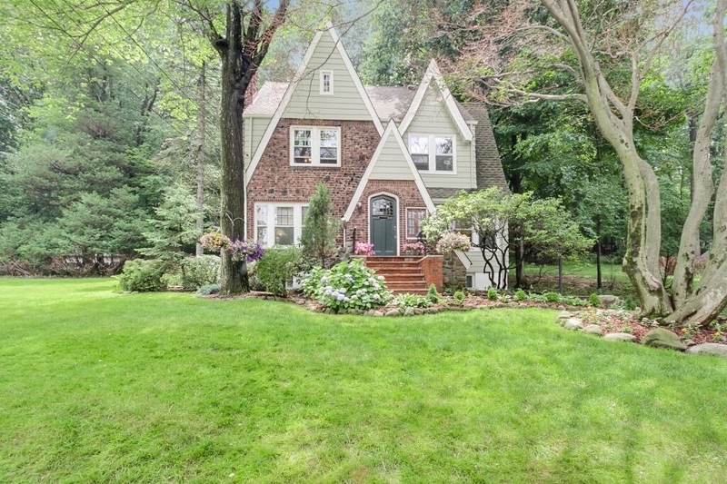 Property Photo:  82 Hillside Ave  NJ 07006 