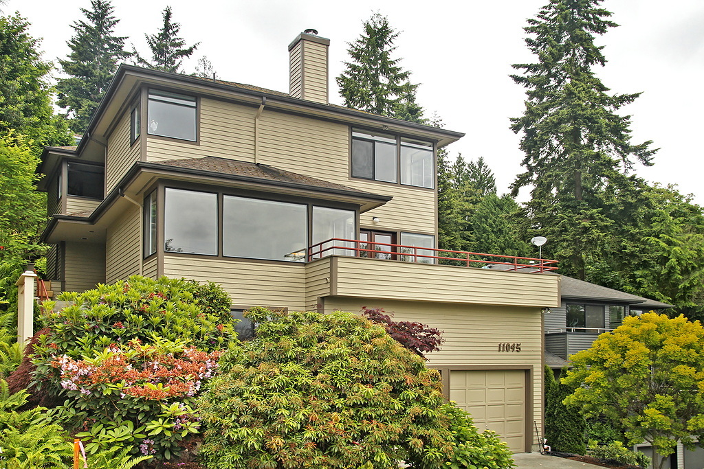 Property Photo:  11045 Exeter Ave NE  WA 98125 