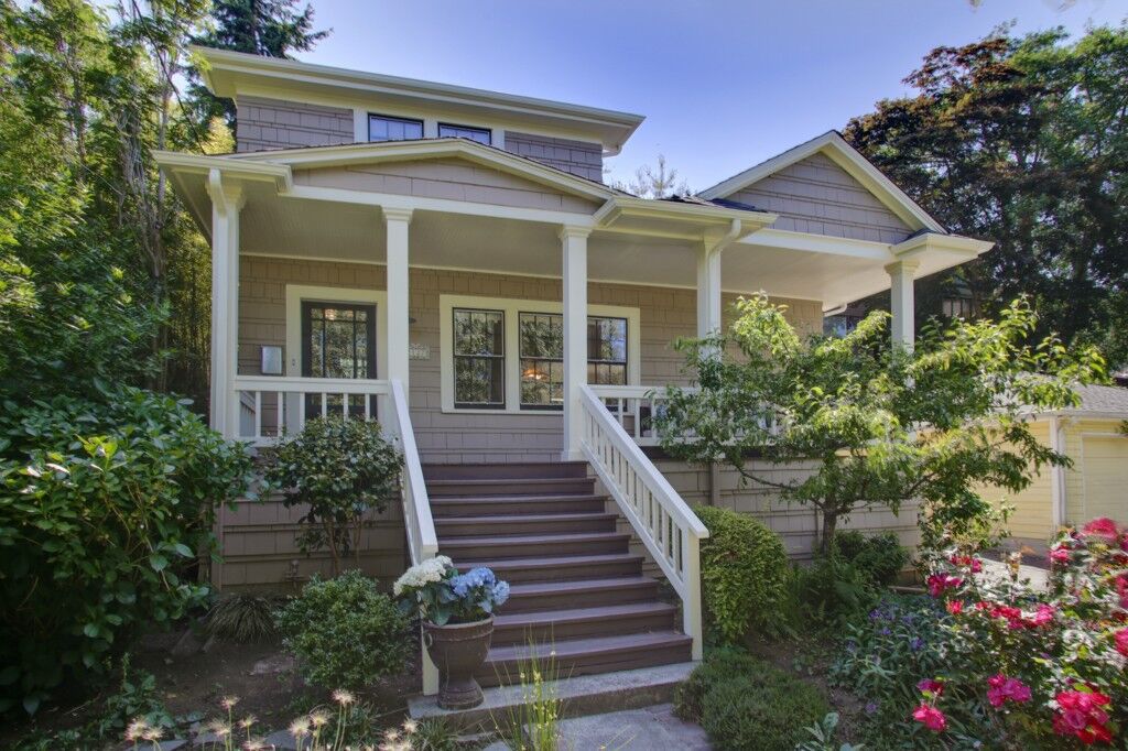 Property Photo:  2127 Boyer Ave E  WA 98112 