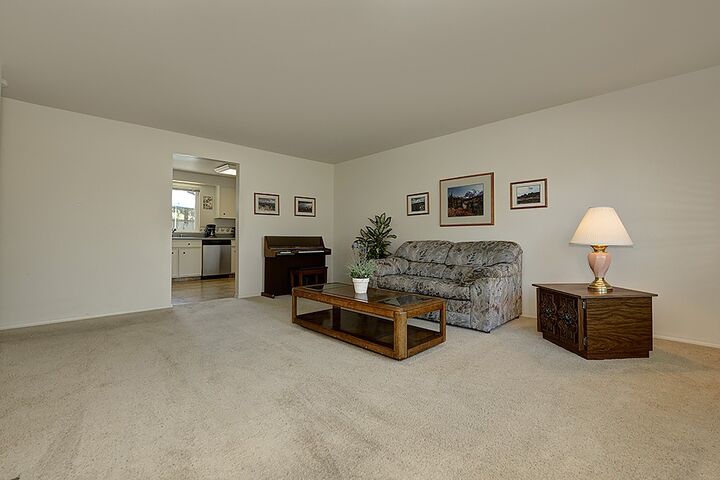 Property Photo: 14215 NE 75th St WA 98052