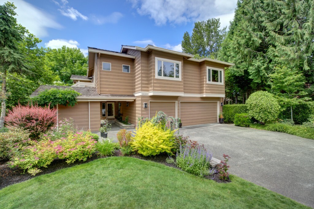 Property Photo:  14209 206th Place NE  WA 98077 