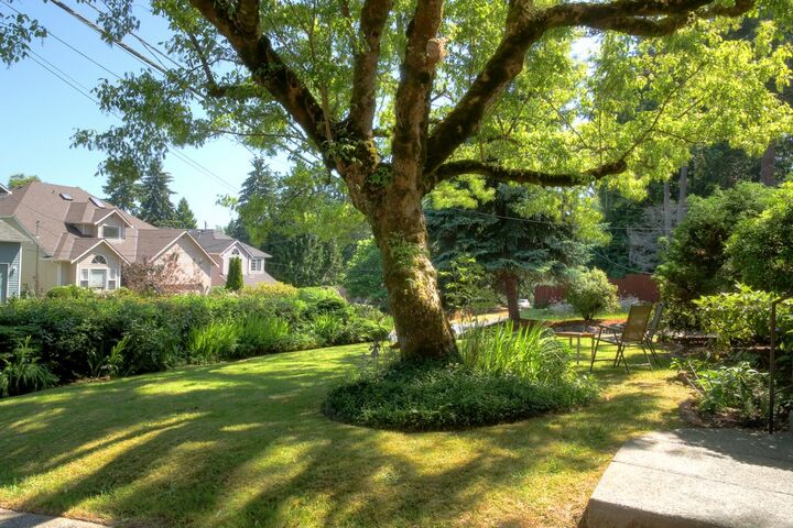 Property Photo: 3841 NE 92nd St WA 98115