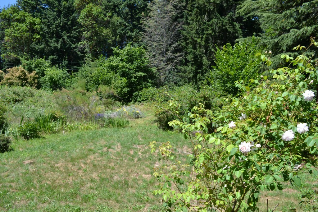 Property Photo:  6686 NE Ralston Rd  WA 98110 