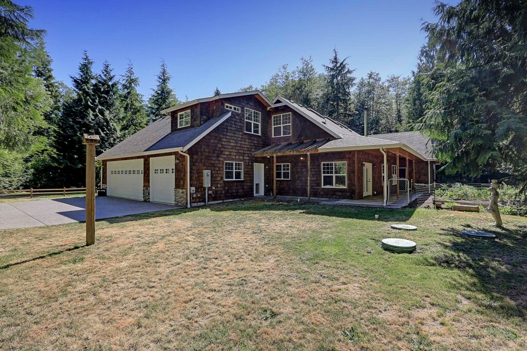 Property Photo:  756 Twin Pines Dr  WA 98282 