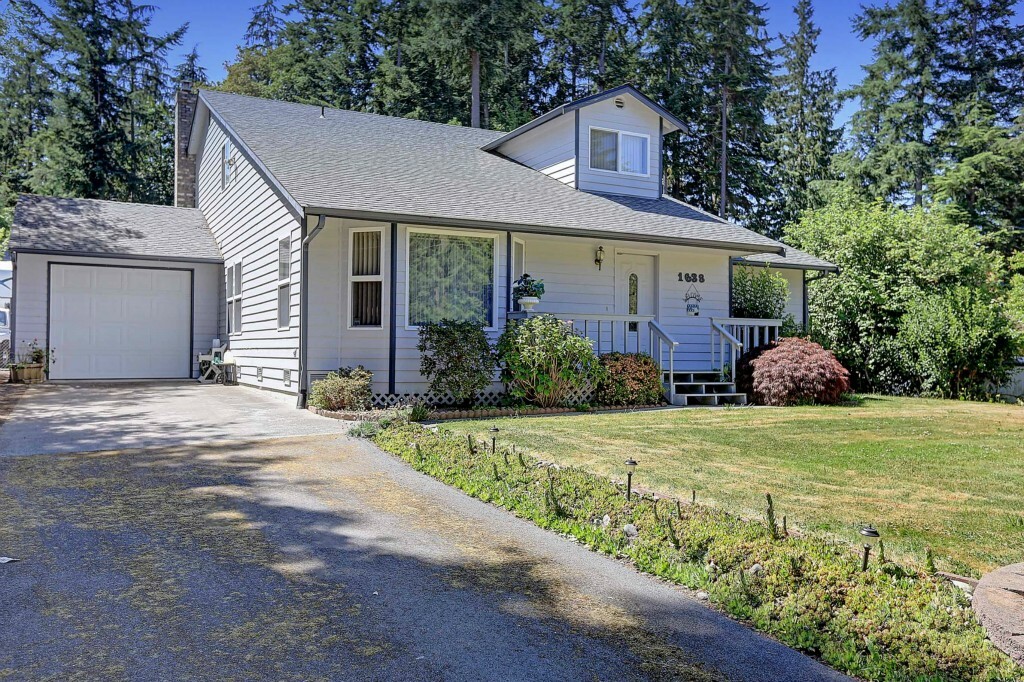 Property Photo:  1638 Aspen Dr  WA 98282 