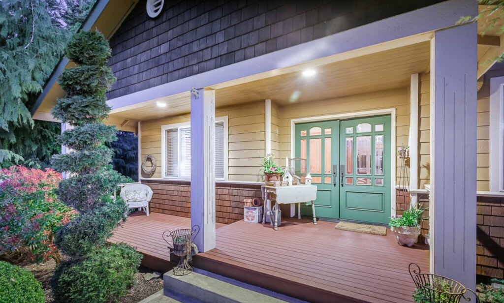 Property Photo: 335 Alta Via Dr WA 98282