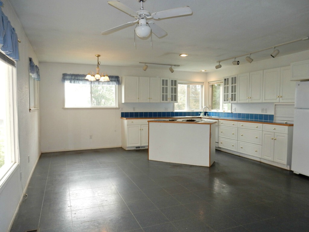 Property Photo: 7105 Ritter Rd WA 98248