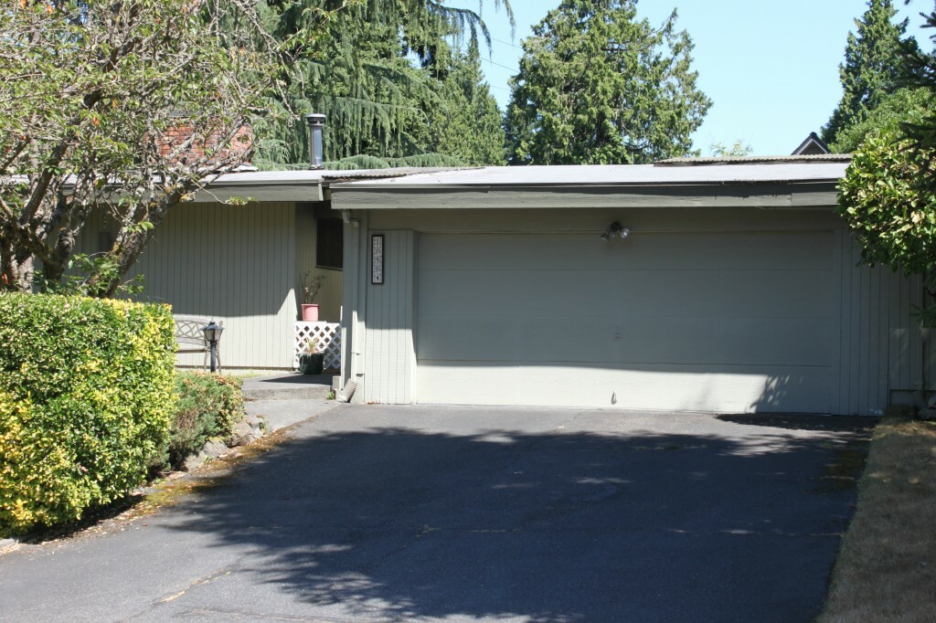 Property Photo:  10804 NE 47th St  WA 98033 