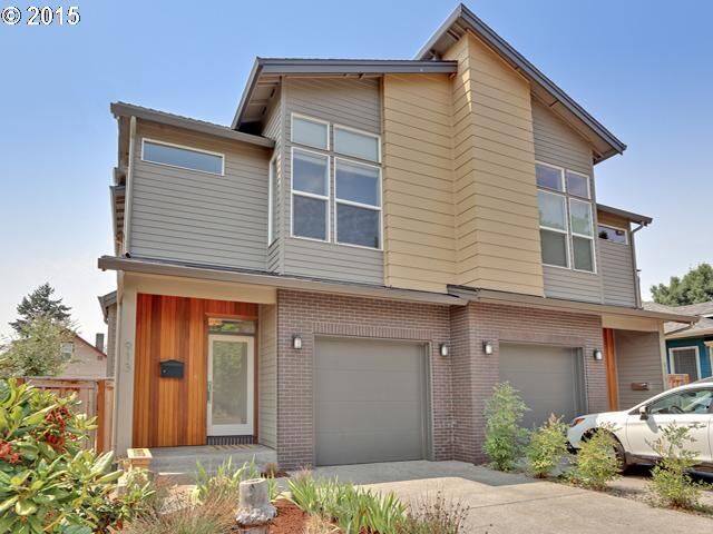Property Photo:  913 NE 63rd Ave  OR 97213 