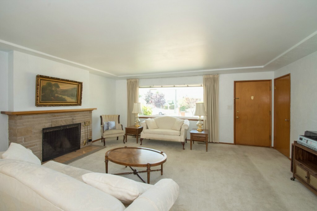 Property Photo:  815 S Winnifred St  WA 98465 