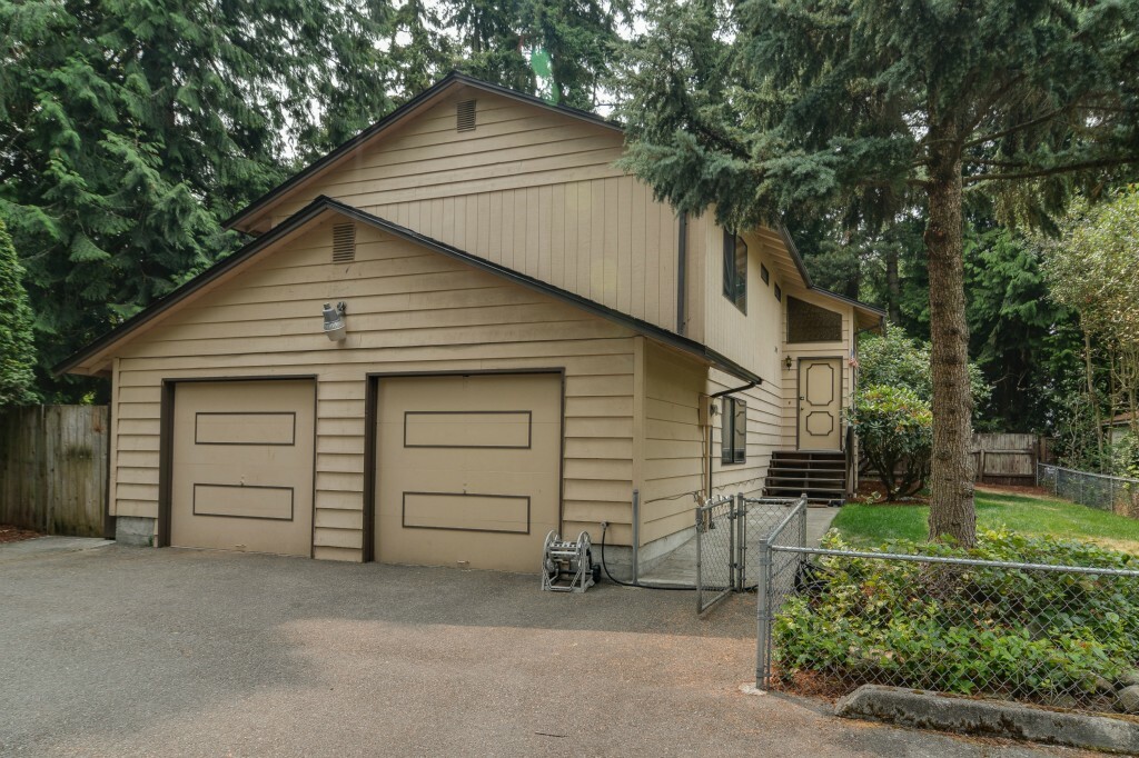 Property Photo:  719 N 184 St  WA 98133 