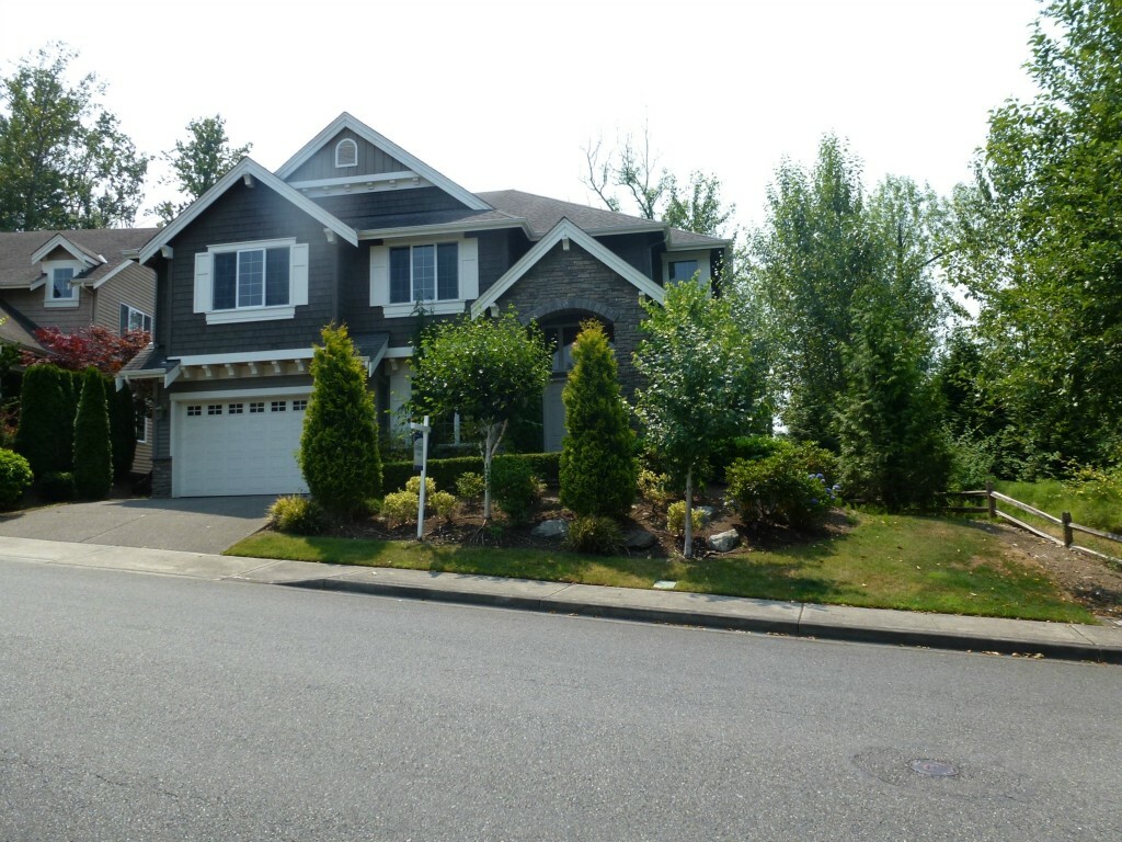 Property Photo:  807 S 36th Place  WA 98055 