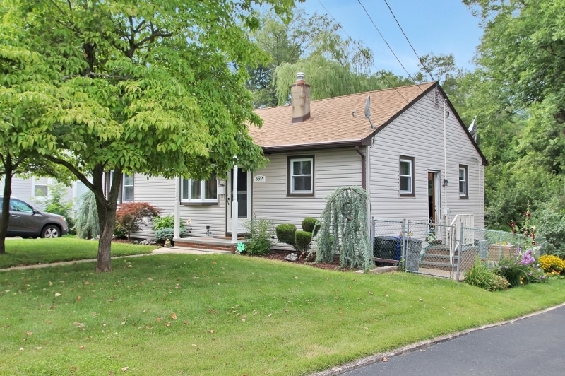 Property Photo:  592 Mountain View Ter  NJ 08846 