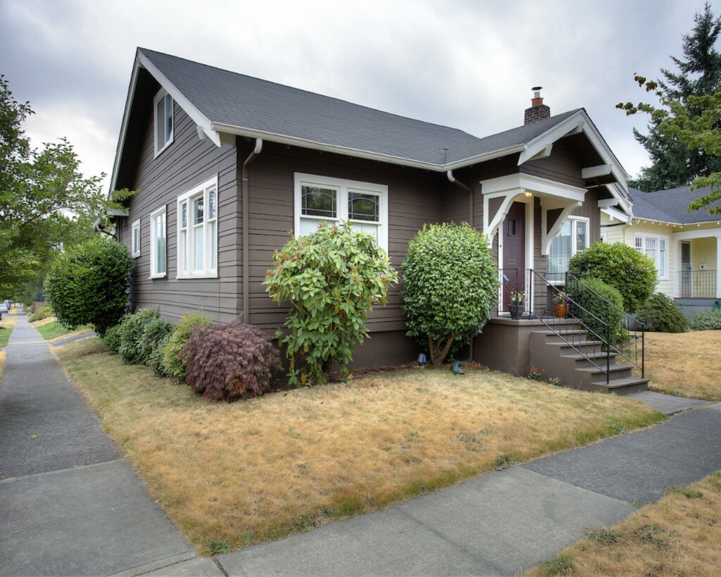 Property Photo:  2117 N Alder St  WA 98406 