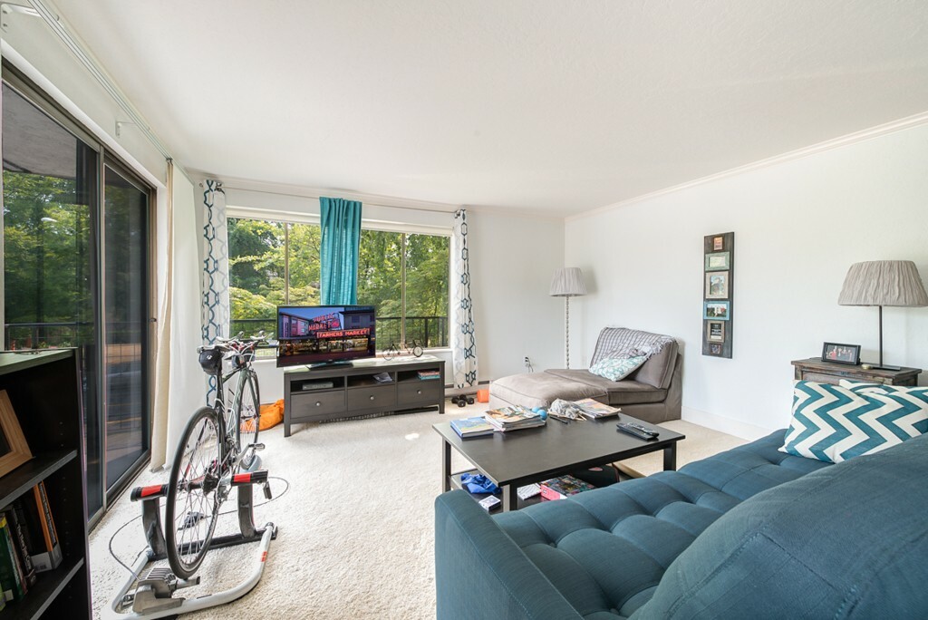 Property Photo:  7501 Greenwood Ave N 202  WA 98103 