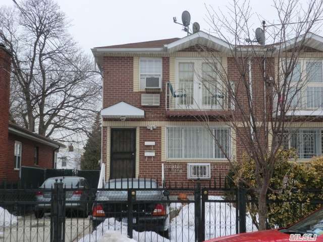Property Photo:  