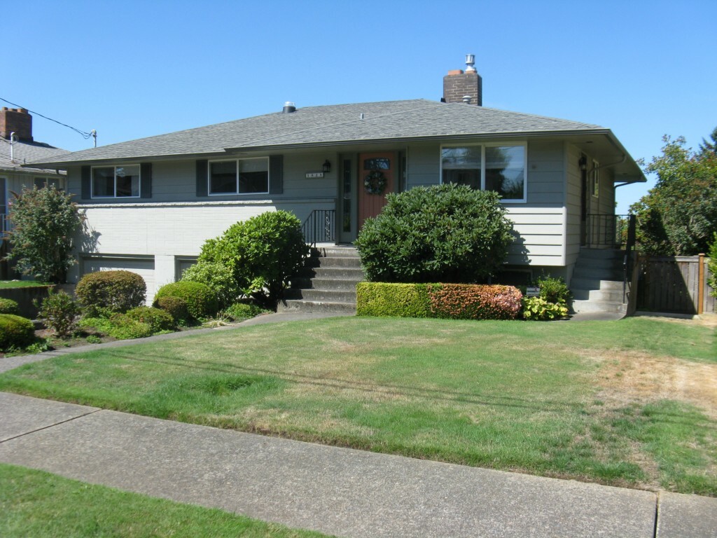 Property Photo:  1828 N Mildred St  WA 98406 