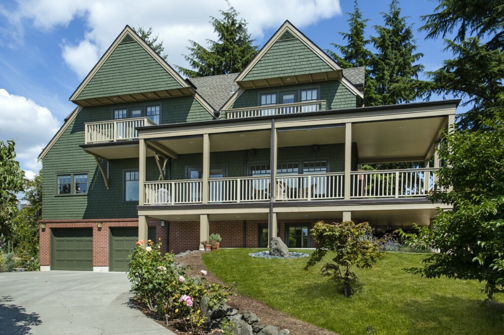 Property Photo:  2817 Magnolia Blvd W  WA 98199 