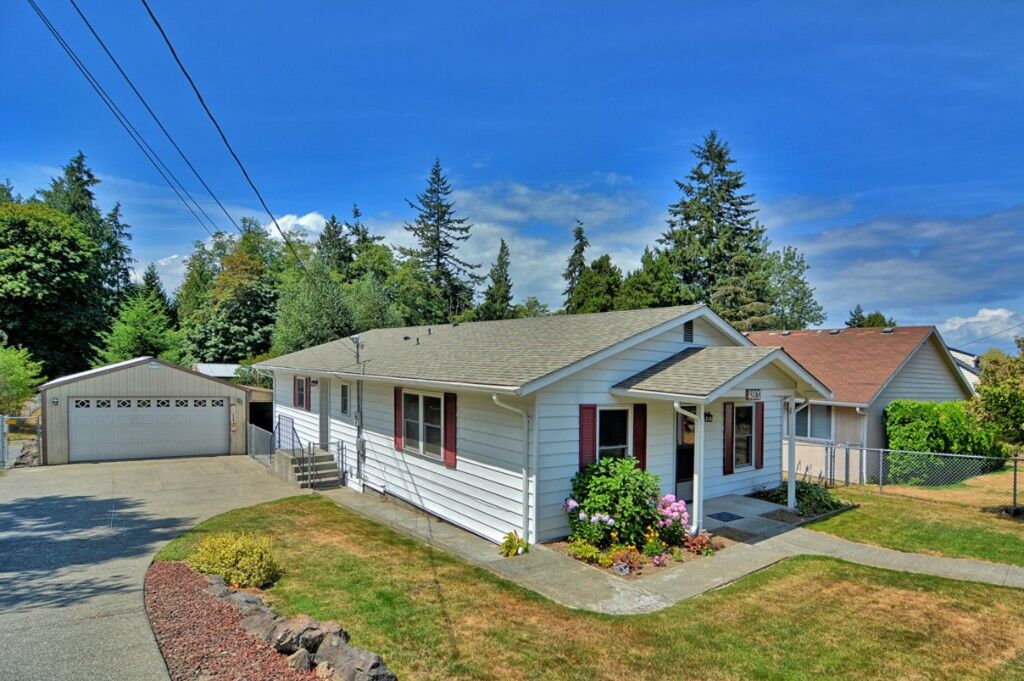 Property Photo: 4802 Glenwood Ave WA 98203