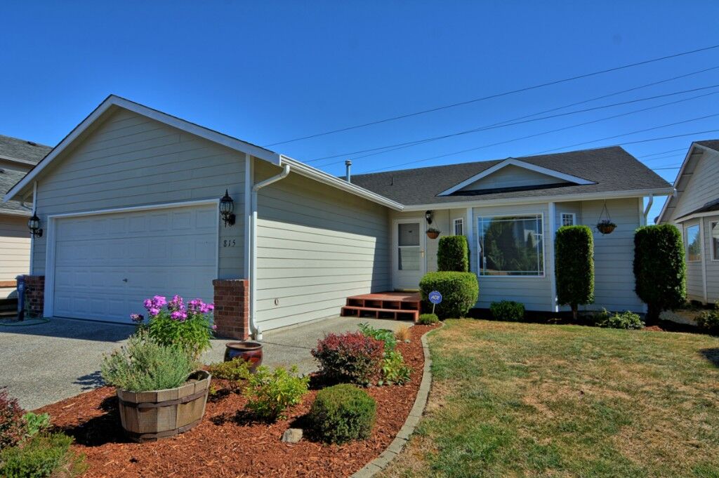 Property Photo: 815 21st Place WA 98290