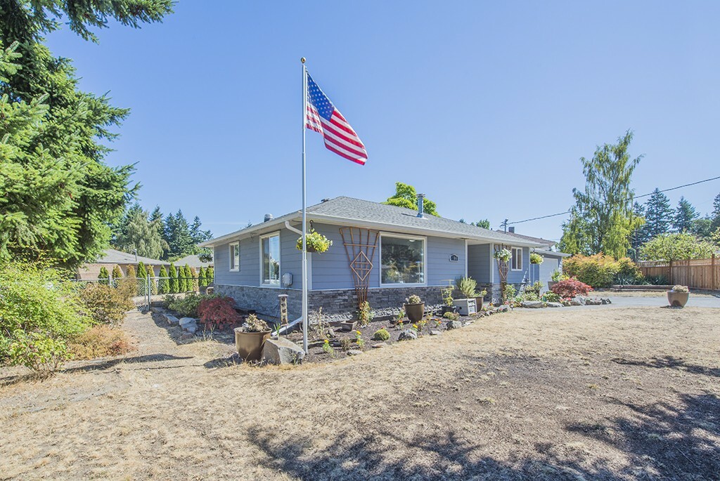 Property Photo: 604 S 198th St WA 98148