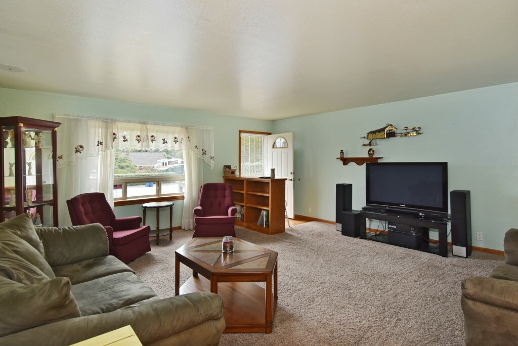 Property Photo:  3770 S 172nd St  WA 98188 