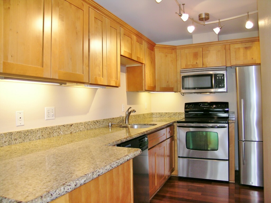 Property Photo:  460 4th Ave 460  WA 98033 