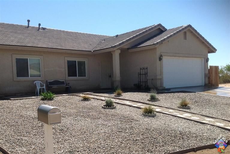 Property Photo:  2748 Encina Avenue  CA 93501 