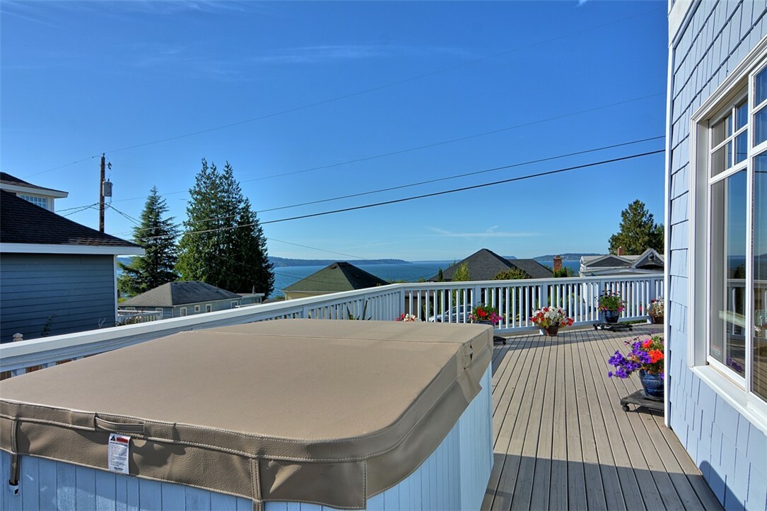 Property Photo:  943 2nd St  WA 98275 