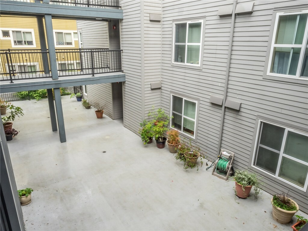 Property Photo:  600 N 85th St 306  WA 98103 