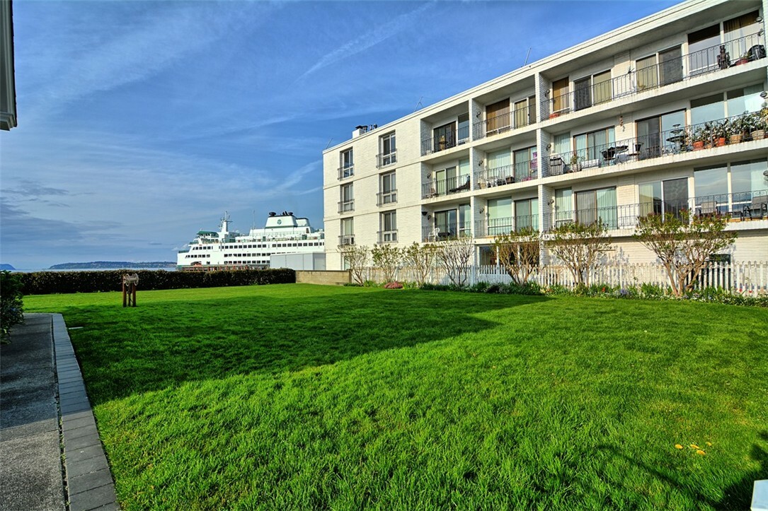 Property Photo:  610 Front St 302  WA 98275 