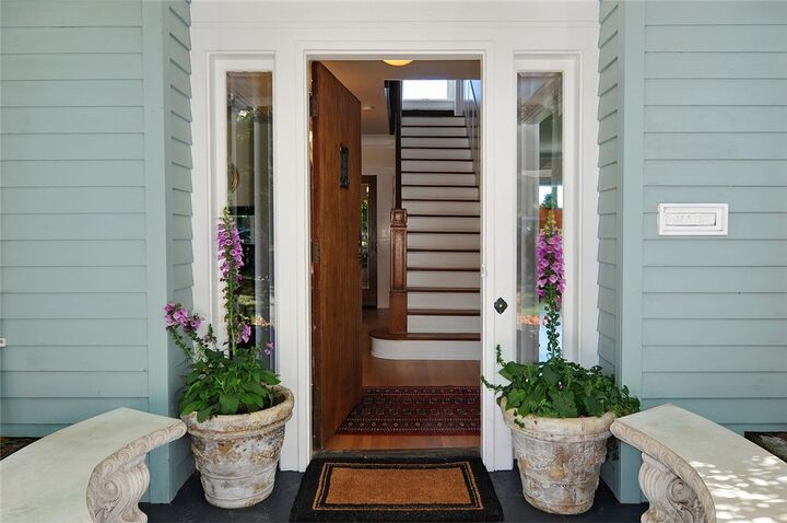 Property Photo:  1246 Bigelow Ave N  WA 98109 
