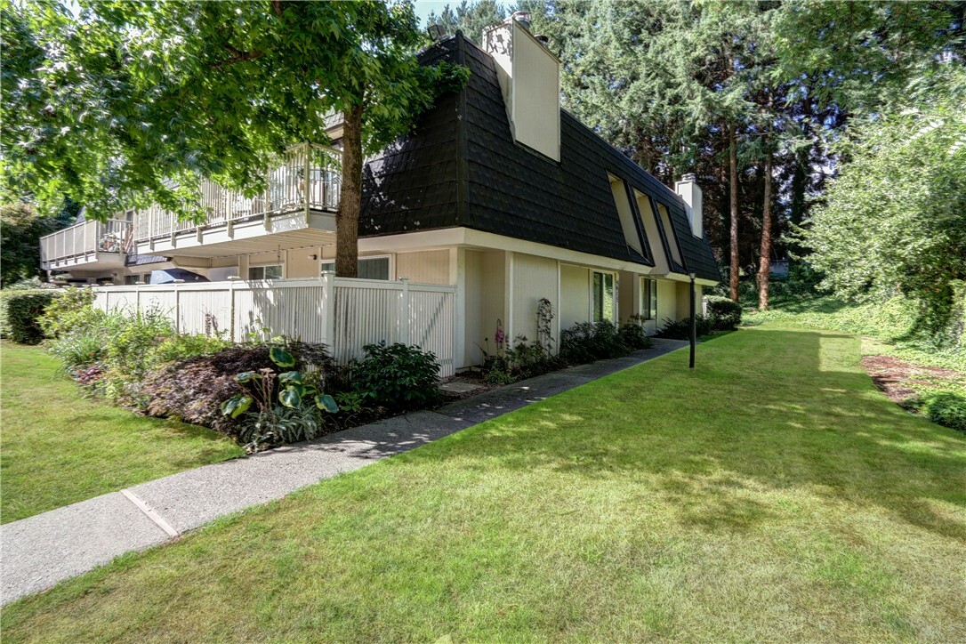 Property Photo:  9805 NE 124th St 104  WA 98034 