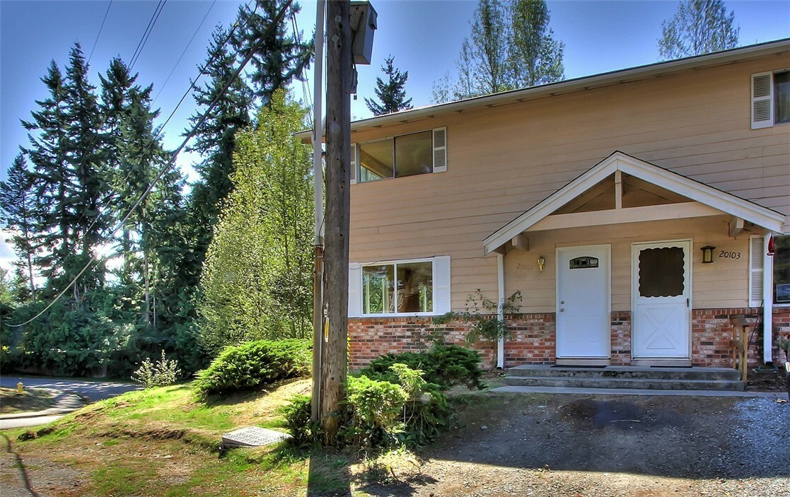 Property Photo:  20101 14th Ave NE 101  WA 98155 