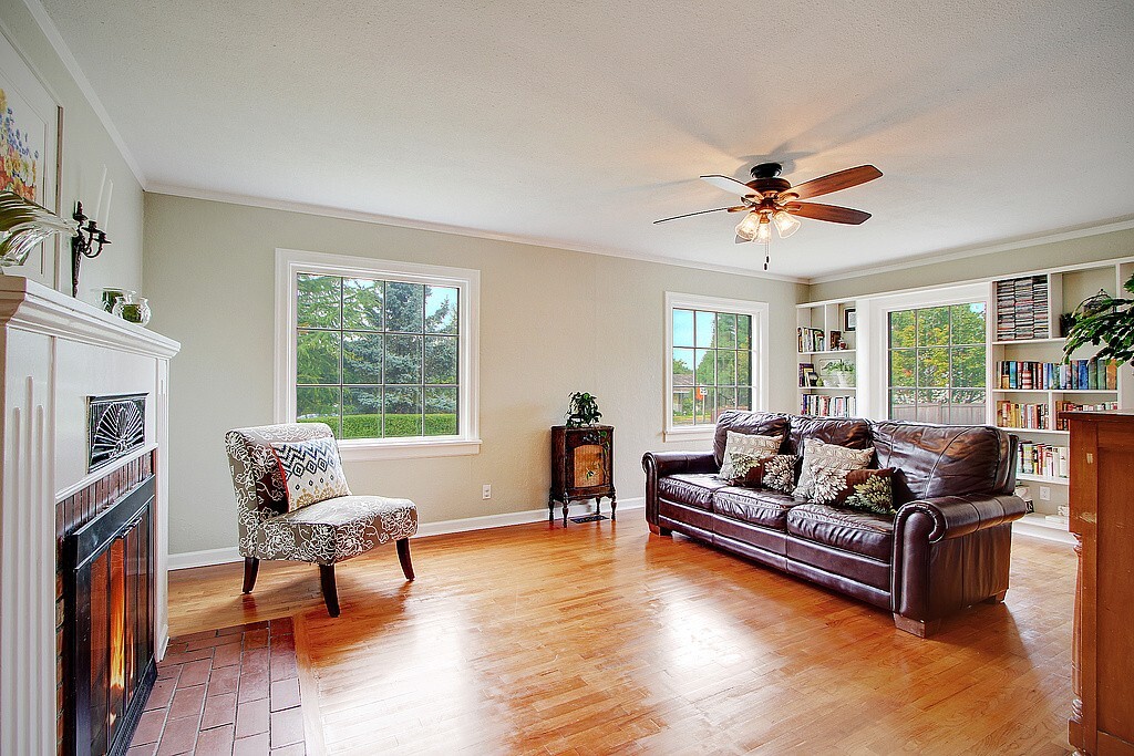 Property Photo: 1715 Pine Ave WA 98290