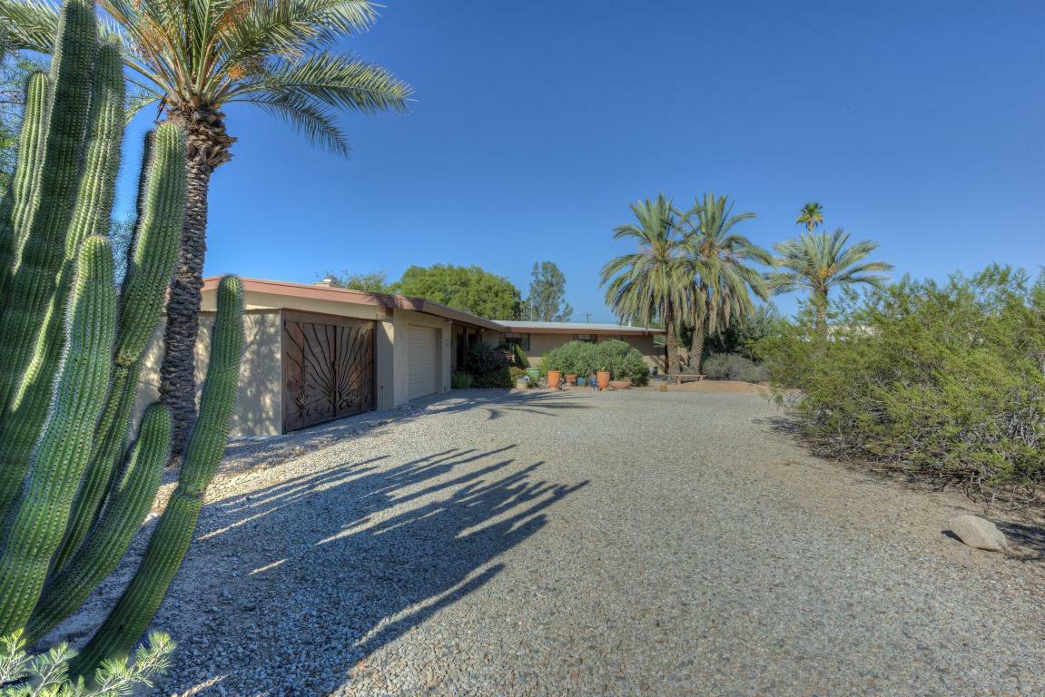 Property Photo: 4626 E Clinton Street AZ 85028