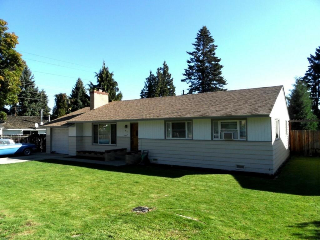 Property Photo:  407 Marie Ave  WA 98801 