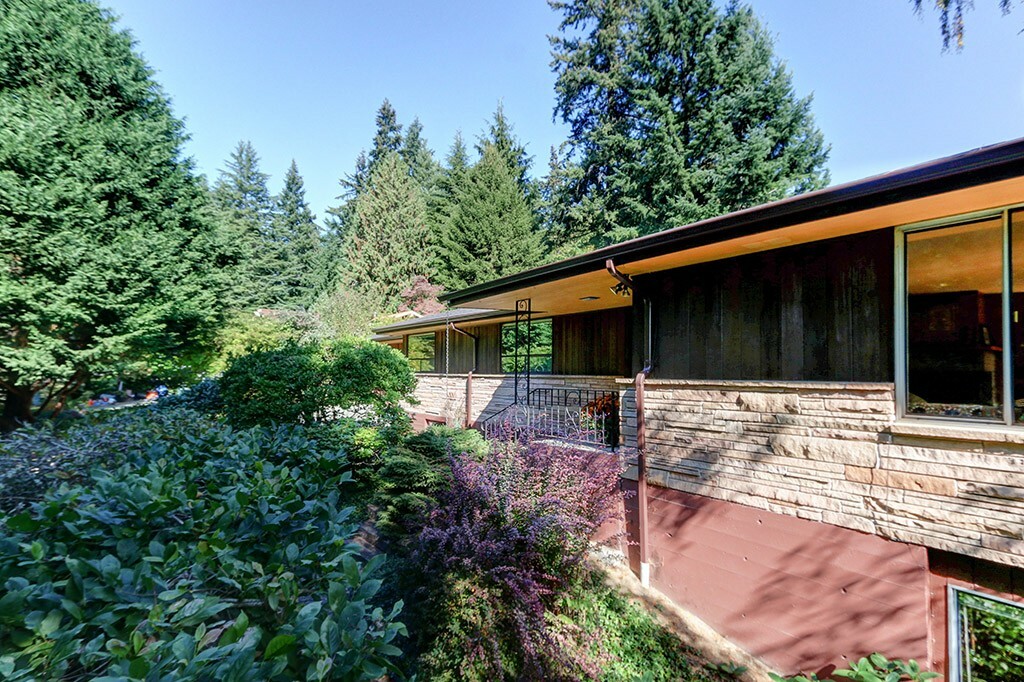 Property Photo:  18612 40th Place NE  WA 98155 