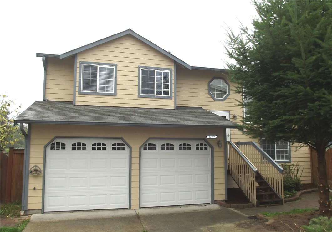 Property Photo:  12409 57th Dr NE  WA 98271 