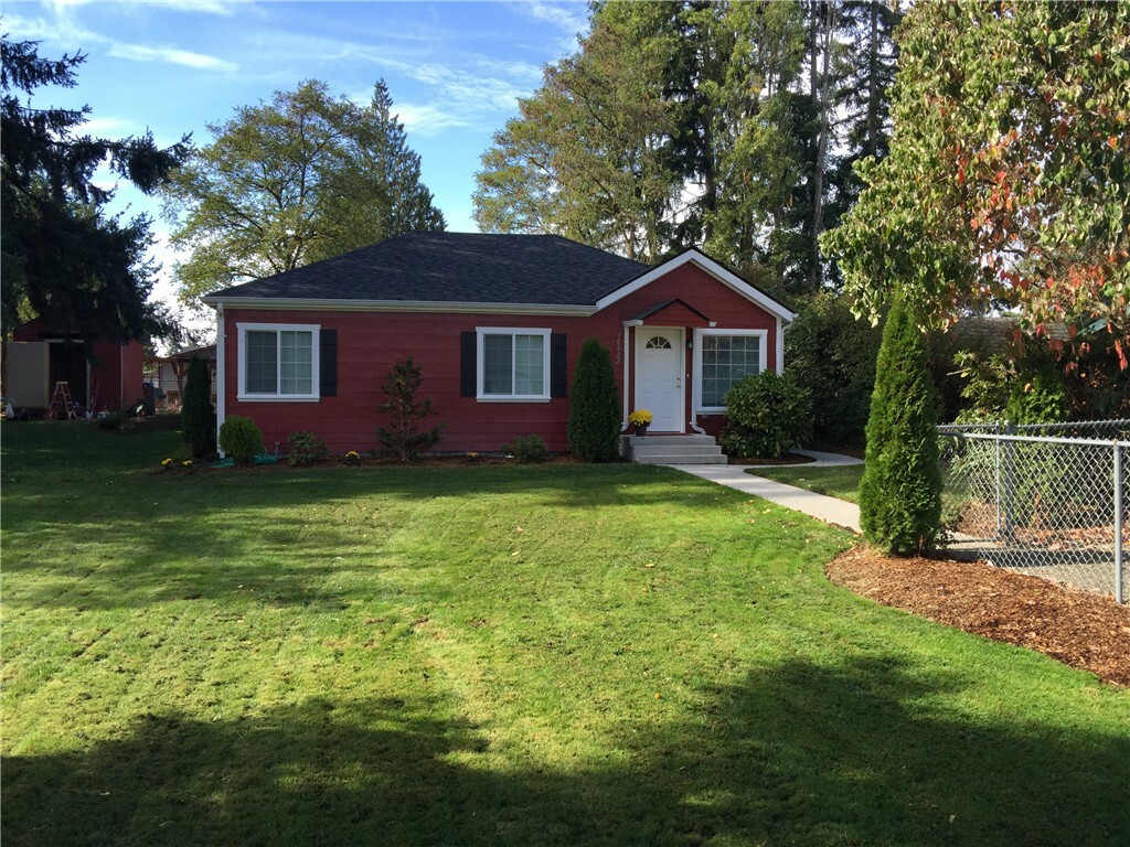 Property Photo:  10622 11th Ave Ct S  WA 98444 