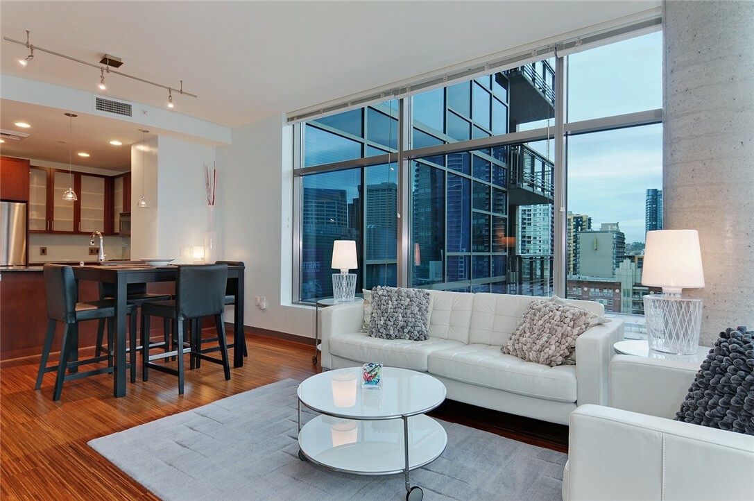 Property Photo: 2033 2nd Ave 910 WA 98121