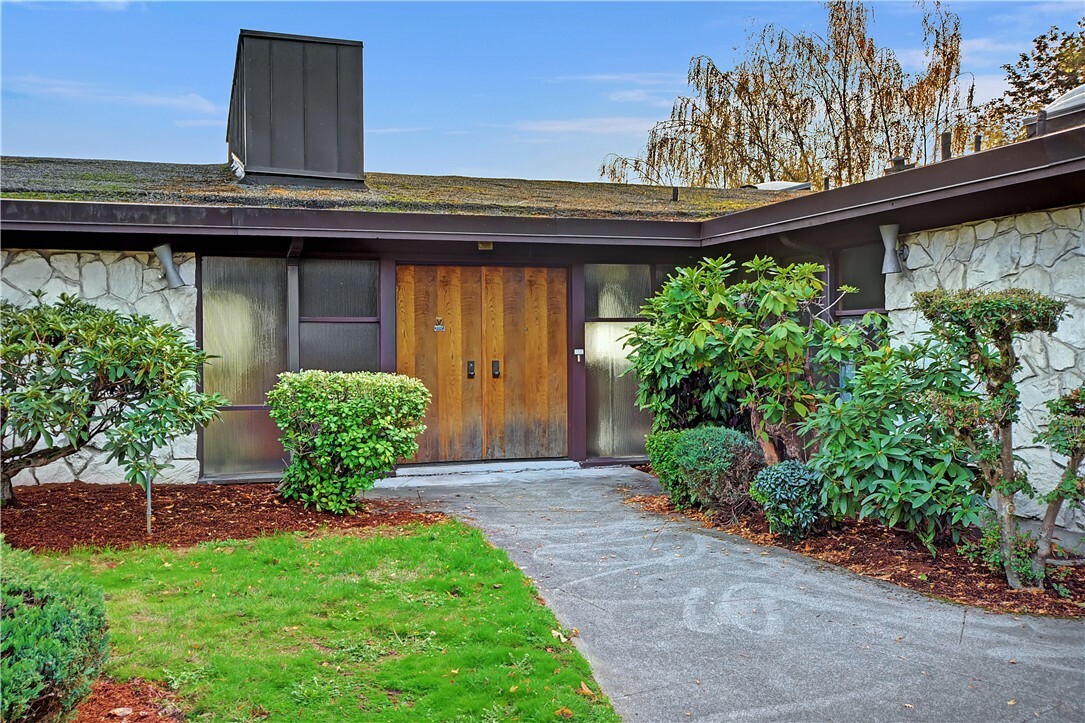 Property Photo: 6227 52nd Ave S WA 98118