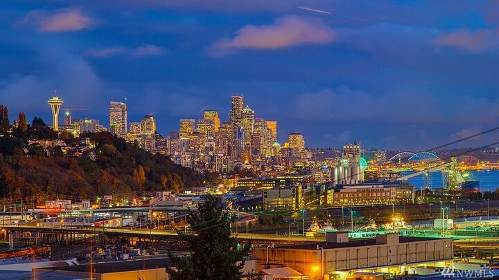 2100 Thorndyke Ave W 402  Seattle WA 98199 photo