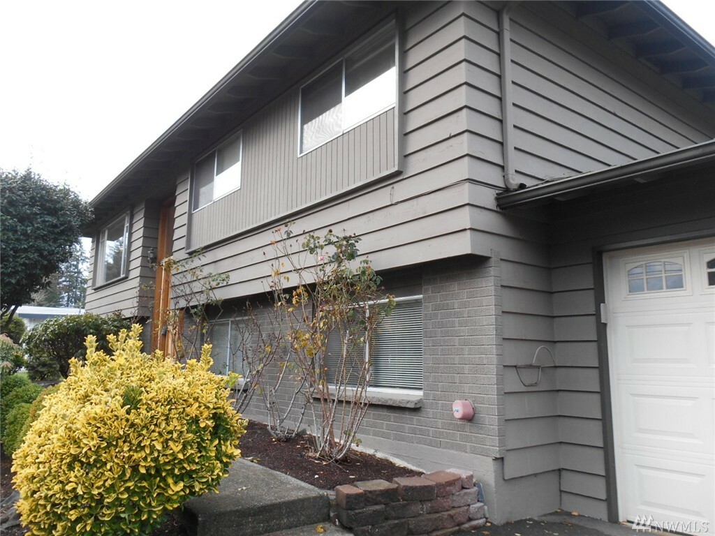 Property Photo:  16536 NE 27th St  WA 98008 