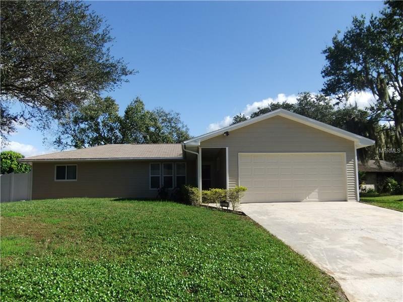 Property Photo:  8127 Woodlawn Circle S  FL 34221 