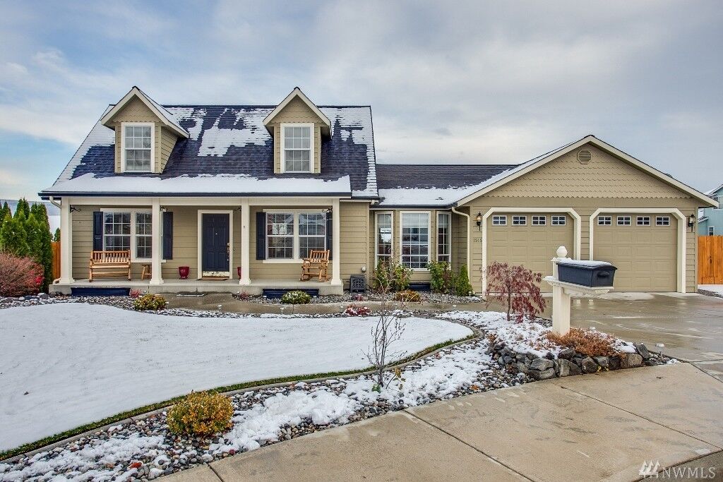 Property Photo:  1515 Willow Place  WA 98801